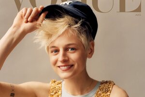 Emma Corrin se convirtió en la primera persona no binaria en ser portada de la revista Vogue