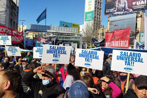 Organizaciones sociales marchan en reclamo del Salario Básico Universal (Fuente: Bernardino Avila)