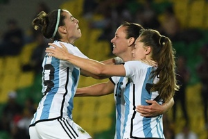 Copa América Femenina 2022: la Selección Argentina goleó a Uruguay, Triplete de Rodríguez y aportes de Banini y Stábile para los de Portanova  en Colombia, Página