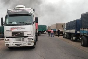 Incidentes entre camioneros y el presidente de Prograno en una protesta 