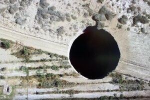 Chile: autoridades investigan un misterioso agujero en la tierra cerca de una mina de cobre en el norte del país 