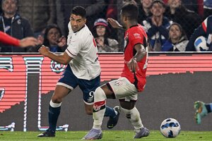 Luis Suárez volvió a Nacional en la derrota ante Goianiense por la Copa Sudamericana (Fuente: AFP)