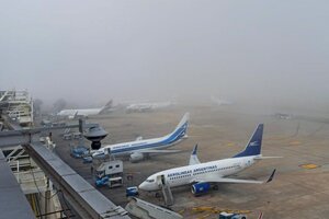 Por la niebla, vuelos en Aeroparque y Ezeiza registraron demoras y desvíos