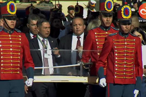 La espada de Bolivar es trasladada para la asunción del presidente de Colombia, Gustavo Petro / Captura 