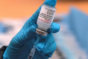 El laboratorio estadounidense Moderna fabricó una vacuna que ofrece inmunización contra la variante Ómicron.  (Fuente: EFE)