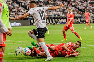 La jugada revisada por el VAR en el Frankfurt-Bayern que arbitró Aytekin (Fuente: Prensa Bayern Múnich)