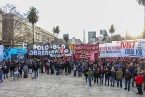 La otra Plaza: La izquierda se movilizó a La Rosada y confrontó con la CGT