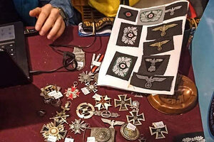 Detuvieron a un hombre que vendía rezagos militares con simbología nazi (Fuente: MPFCABA)