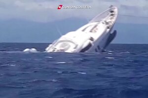 Impresionante: se hundió un yate de lujo en la costa sur de Italia