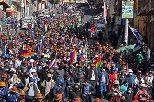 Bolivia: masiva manifestación a favor de la democracia  (Fuente: EFE)