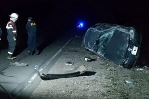 Conducía su auto mientras jugaba a cazar pokemones, volcó y murieron dos personas