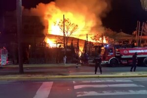Incendio en Ezeiza: varios locales se prendieron fuego