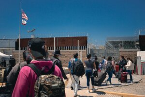 Caravana de migrantes avanza en México en busca de documentos temporales para llegar a la frontera con Estados Unidos