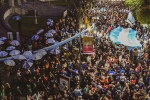 La Plata: Militantes peronistas salieron a la calle a respaldar a Cristina Kirchner