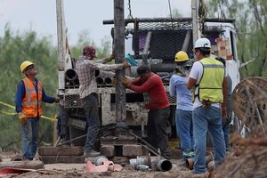 México presentó el plan para rescatar los cuerpos de los mineros atrapados en un derrumbe (Fuente: EFE)