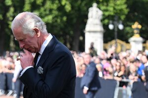 Tras la muerte de la reina Isabel II, empezó el reinado de Carlos III (Fuente: AFP)