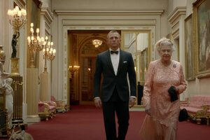 El día que la Reina Isabel II y James Bond sorprendieron con un sketch