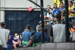 Jeremías Ledesma ayudó con un desfibrilador en el duelo Cádiz-Barcelona (Fuente: AFP)