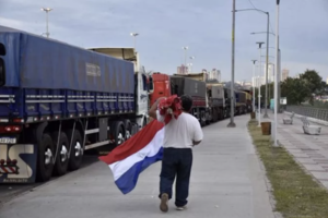 Paraguay | Trabajadores del transporte protestan contra los altos precios de los combustibles 