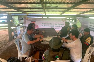 El gobierno de Colombia y disidencias de las FARC mantienen una reunión exploratoria