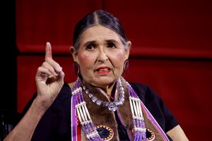 50 años después, Hollywood se disculpa con Sacheen Littlefeather, la actriz apache que denunció racismo en la industria del cine (Fuente: AFP)