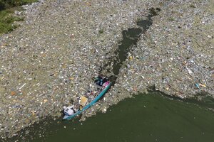 Islas de basura y toneladas de residuos plásticos cubren playas y lagos en Centroamérica (Fuente: AFP)