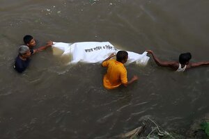 Bangladesh: una embarcación con peregrinos se hundió en el río Karotoa (Fuente: AFP)