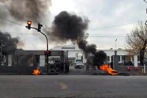 Conflicto de trabajadores del neumático: empresas automotrices suspenden la producción por falta de cubiertas (Fuente: Gentileza eldiariosur.com)