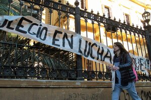 "Colegio en lucha porque Larreta no escucha", la frase que sintentiza la demanda estudiantil.  (Fuente: Bernardino Avila)