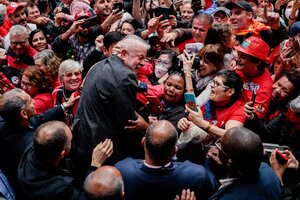 Lula, en los últimos días, en Curitiba. El expresidente busca ganar en la primera vuelta a Jair Bolsonaro. (Foto:NA)