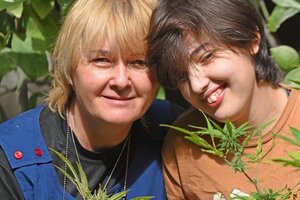 La historia de Berta Thachek, la mujer que logró cosechar cannabis en un predio de la policía  