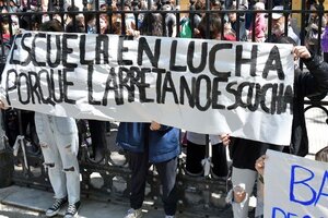 Masiva marcha de estudiantes a la Casa de Gobierno porteño (Fuente: Télam)