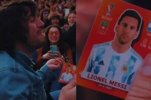 Cantante de "Conociendo Rusia" tocó en Cabildo y Juramento, abrió un paquete de figuritas y apareció la de Messi