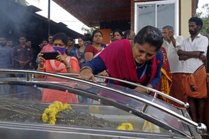 India: se realizaron funerales religiosos a un cocodrilo "vegetariano" y "divino"
