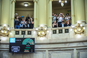 El proyecto presentado por Pablo Carro (FdT) fue aprobado con 57 votos a favor, 2 en contra y 9 abstenciones.   (Fuente: Prensa Senado)