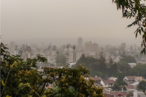 La ciudad de Salta quedó cubierta de humo