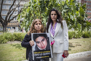 María Millacura, madre del desaparecido Iván Torres, y su abogada Alejandra Gonza. (Fuente: Bernardino Avila)