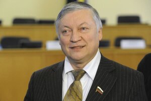 El excampeón mundial de ajedrez Anatoli Karpov está en coma inducido tras sufrir un fuerte golpe en la cabeza