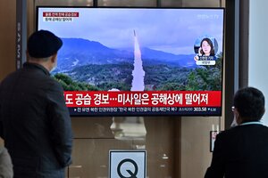 Corea del Norte disparó al menos 10 misiles y uno de ellos cayó en aguas surcoreanas