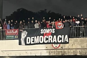 Las hinchadas de Corinthians y Atlético Mineiro, en defensa de la democracia 