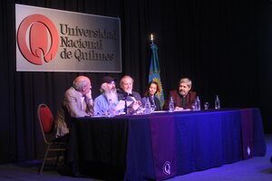 Hugo Soriani, Daniel Paz, Alfredo Alfonso, Lía Gómez y Rudy en el acto de la distinción. (Fuente: Magalí Sánchez)