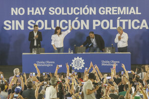 El intendente de Pilar, Federico Achával, la vicepresidenta Cristina Kirchner y el titular de la UOM, Abel Furlán. (Fuente: Leandro Teysseire)