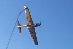Un avión chocó con una antena en un festival aéreo en Bragado