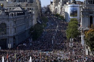Madrid: masiva manifestación contra los recortes en salud del gobierno de Díaz Ayuso (Fuente: EFE)