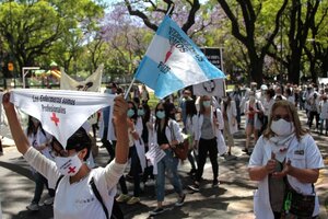 Enfermeros y enfermeras de la Ciudad denuncian que se los "expulsa" del sistema de Salud