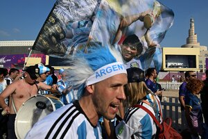 Ya hay 35 mil hinchas argentinos a Qatar, y se estima que llegarán a 50 mil.  (Fuente: AFP)