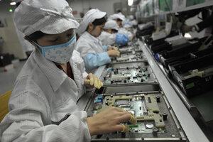 China: trabajadores de la mayor fábrica de iPhone se movilizan y protestan por las condiciones laborales (Fuente: AFP)