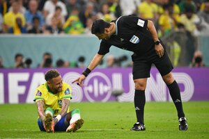 El video que preocupa a todo Brasil: Neymar salió llorando por un golpe en el tobillo