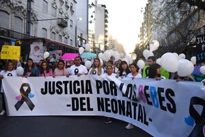 Muerte de bebés en Córdoba: las familias se oponen a que la causa vaya al fuero anticorrupción   (Fuente: Télam)