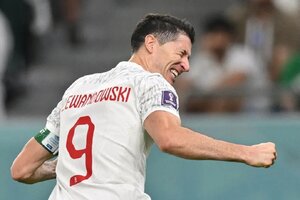 Polonia venció 2-0 a Arabia Saudita y se colocó en la cima del grupo de Argentina